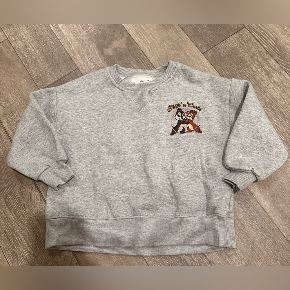 Zara Disney Chip and Dale crewneck